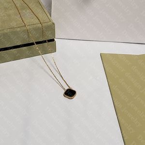Luxury Classic 4 Colliers de suspension du trèfle à quatre feuilles Chaîne de créateurs Shell 18K Gold pour fille mariage Mère de la fête