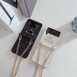 Étuis de téléphone en cuir de conception classique de luxe pour Samsung Z Flip 2 3 4 étui de protection complète avec chaîne d'épaule chaîne étui de téléphone portable portable housse de sac à main
