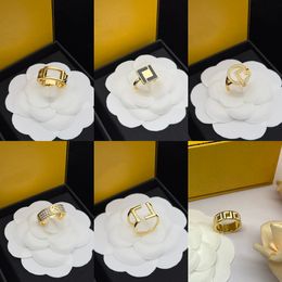 Luxe klassieke designer ring f Letterringen voor vrouwen 18k gouden ring opening ring ontwerper sieraden retro messing ringen trouwring 20 opties en een gemiddelde maat