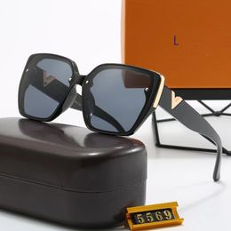 Gafas de sol de diseño clásico de lujo para hombres y mujeres UV400 Lentes polarizadas polarizadas Moda unisex Viajes Vacaciones Alta calidad Driver Shades Realidad Gafas de fábrica