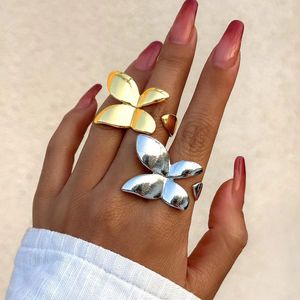 Luxe klassieke Franse metalen textuur gladde vlinder goudring dames eenvoudige boog dubbele vinger ring ring ring voor vrouwen luxe sieraden designer feest cadeau bruiloft