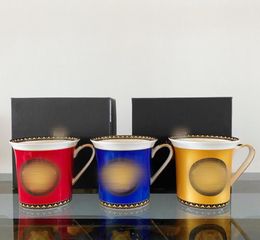 Luxe klassieke handgeschilderde bewegwijzering Mokken Coffee Cup theekop Highquality Bone China met geschenkdoosverpakking voor familievriend House9676977