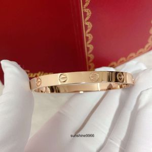 Brazalete de diseño de pulsera de oro grueso clásico de lujo con pulsera de oro en forma de V en forma de mujer con muescas de diamantes joya de boda abierta