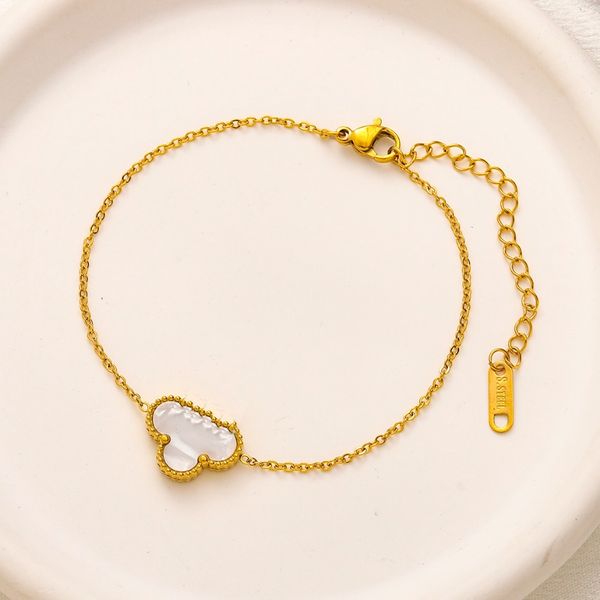 Bracelets de trèfle de luxe avec boîtes pour femmes Designer Amour Cadeau Bracelet Anniversaire Mariage Haute Qualité Bracelet Boutique Bijoux En Gros