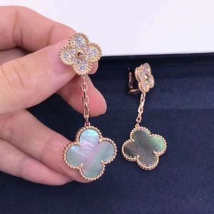 Boucles d'oreilles de trèfle de luxe V Gold Gold 18 carats rose rose quatre feuilles Grey Grey Full Diamond Ear Pat Femelle Oreille Hanging Ooy