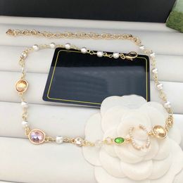 Colliers de diamant de couleur luxueuse Accessoires de bijoux de créateurs de marque de couloir de counard Chaîne de chou