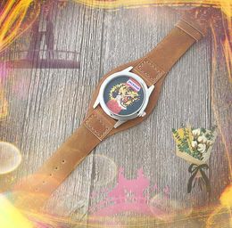 Luxe Creatief Twee Pins Ontwerp Mannen Vrouwen Horloges Bee Tiger Snake Skelet Dial Klok Hip Hop Bling Goud Zilver Kast quartz Jurk Bruin Leer Nylon Band Horloge Geschenken