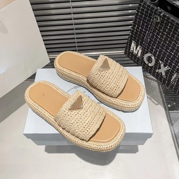 Plate-plaques de crochet de luxe Sandales Designer Slides pour les femmes Paille naturelle Femmes Scuffs Chaussures Casual Summer Bage Slide plate Fashion Sandale Taille 35-41 2734