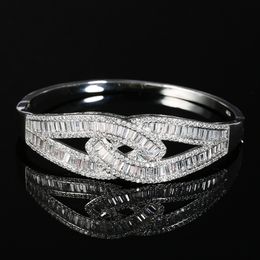 Brazalete cruzado de lujo 5A de circonia cúbica en forma de T, pulsera Baguette de piedra, brazaletes rellenos de oro blanco para mujer, accesorios de boda