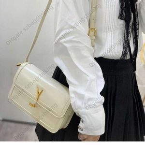 Sacs à bandoulière de luxe Sac à main de concepteur Nouvelle peau de vache Flip sur petite chaîne de portefeuille en cuir carré mode sac de messager pour femmes à épaule unique