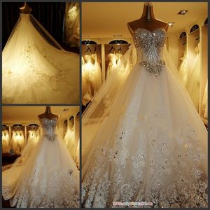 Robes de mariée en cristal de luxe A-Line Cathedral Lace-up Back Bridal Bridal Appliques Appliques de jardin en perles Sets gratuits