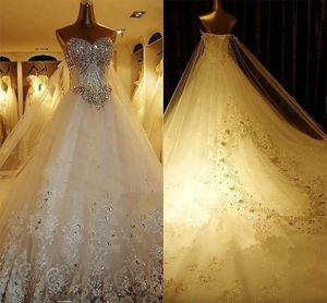 Vestidos de novia con cuentas de cristal de lujo con tren de encaje real Vestidos de novia con forma de corazón Fotos reales con cordones Vestidos de novia de talla grande