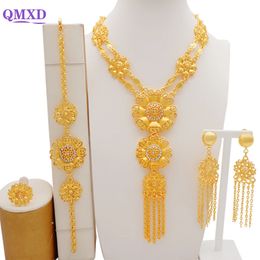 Luxury Crystal Flower Dubai Gold Color Bijoux Ensembles pour femmes Bridal Long Collier Collier Collier Africain Arabe Wedding Party Gifts 231221