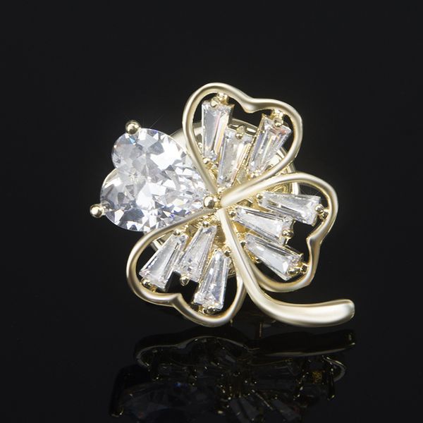 Broches de luxe trèfle à quatre feuilles en cristal pour femmes, plaqué or, fleur, accessoires pour vêtements, bijoux de fête de bal