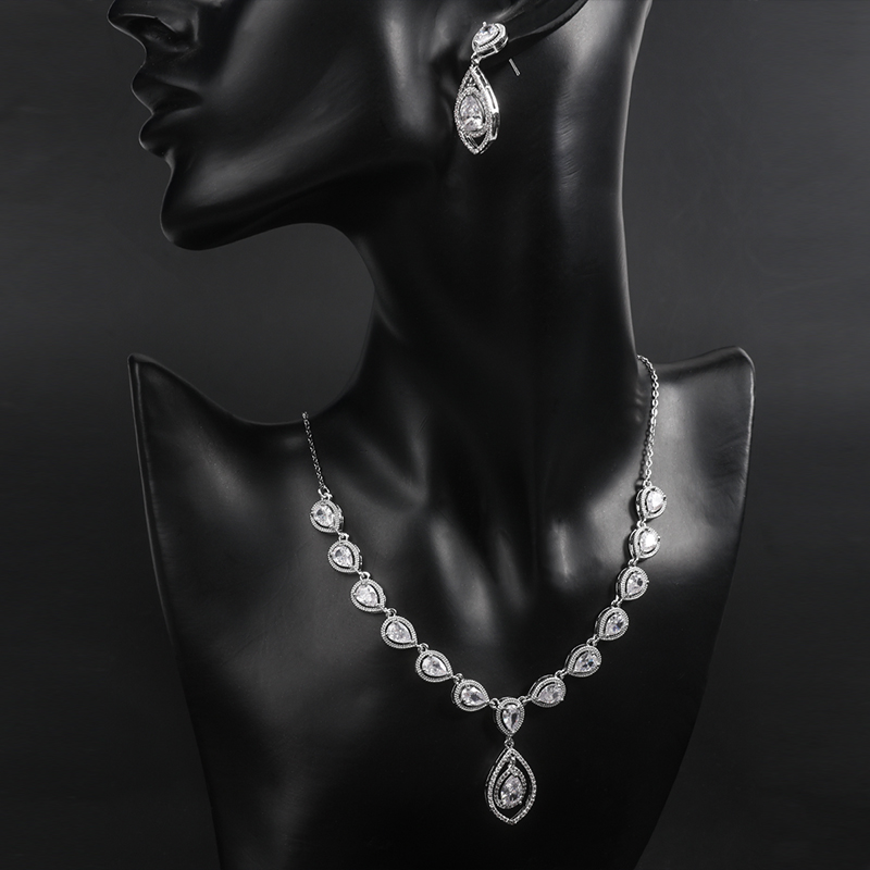 Luksusowy zestaw biżuterii kryształowej dla kobiet klasyczny kropla wodna srebrny naszyjnik kolczyki na bankiecie akcesoria imprezowe