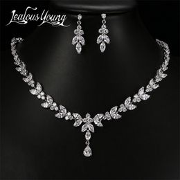 Luxe kristal zirkoon bruiloft sieraden sets voor vrouwen wit goud kleur Afrikaanse sieraden sets Water Drop oorbellen ketting set AS56 210320