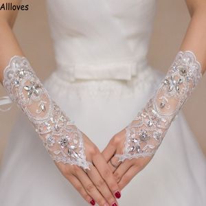 Luxe kristallen Korte bruidshandschoenen 2021 Elegante kanten polslengte paragraaf Rhinestone Fingerless Gloves Wedding Bride Accessories AL7638