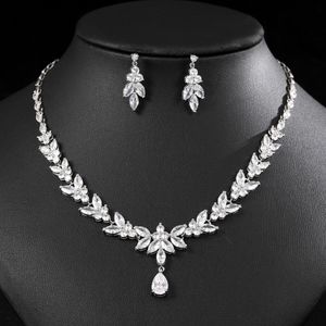 Cristales de plata brillantes Conjuntos de joyería nupcial de boda Collar de moda Pendientes Conjuntos Mujeres Novias Accesorios para regalo de fiesta de graduación AL8609