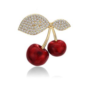 Broches en émail de cerises de zircon cubique de luxe broches de cerise de fruits rouges mignons broche bijoux Vintage cadeau pour elle broche femme bijoux