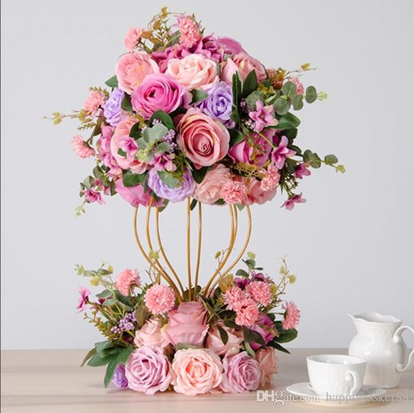 Personalización de lujo, mesa de comedor de boda, bola de flores, flores citadas, decoración de ventanas con soporte de hierro dorado, flores