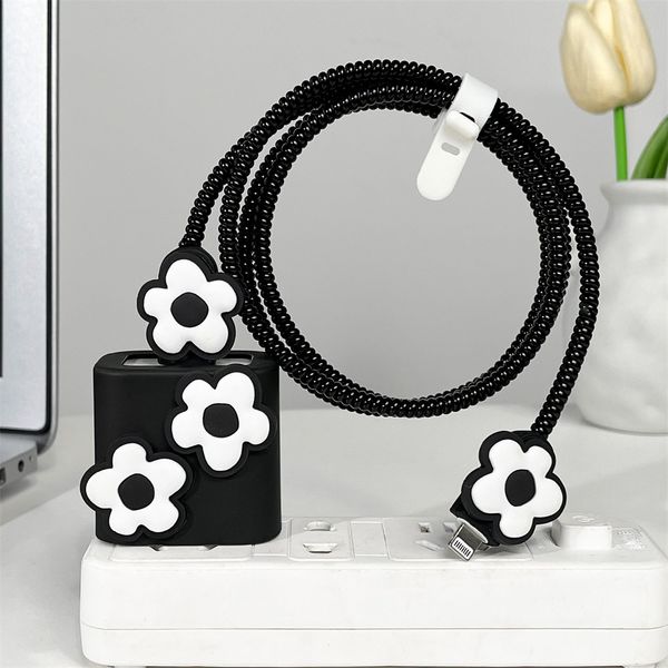 Couverture de protecteur de câble USB à fleurs noir et blanc de luxe Couverture de câble USB pour l'iPhone 18W-20W Ligne de données Bord Cordon de charge rapide