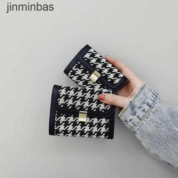 Luxury Design Bag Shop Vente en gros et au détail 2023 Nouveau Qianniao Japane Korean Cute Buckle Girl's Small Frh Three Fold Short Wallet Simple Student's Card Bag