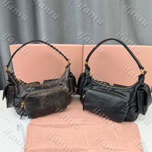 Luxe ontwerp Europa en Amerika Fashion Retro Soft Leather Portable Motorcycle Bag Coole enkele schouder onderarmtas voor vrouwen Meerdere zakken Letter