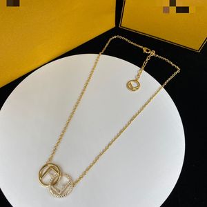 Diseño de lujo Letras de un alfabeto Collar Chapado en oro de 18 quilates Acero inoxidable Moda Collar de mujer Colgante Accesorios de joyería de boda