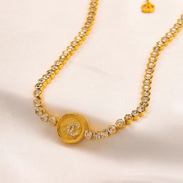 Collier design de luxe plaqué or 18 carats marque colliers en acier inoxydable tour de cou chaîne ronde cristal lettre pendentif mode femmes bijoux de mariage accessoires 2094