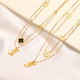 Collar de diseño de lujo 18K chapado en oro Marca Collares de acero inoxidable Gargantilla Cadena Carta Colgante Moda Mujer Accesorios de joyería de boda Regalos de amor AA2085