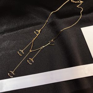 Collier design de luxe plaqué or 18 carats en acier inoxydable colliers tour de cou chaîne perle double lettre pendentif mode femmes bijoux de mariage accessoires X262