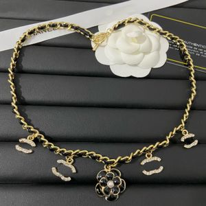 Luxus Designer Halskette Halsband Kette Leder 18K vergoldet Legierung Halsketten Anhänger Mode Frauen Hochzeitsgeschenke Schmuck Zubehör