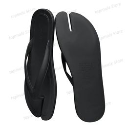 Sandalias de diseño de lujo Flip-Flops Fashion Casual Pool Slippers Trip de la playa de verano Sandalias blancas para hombres