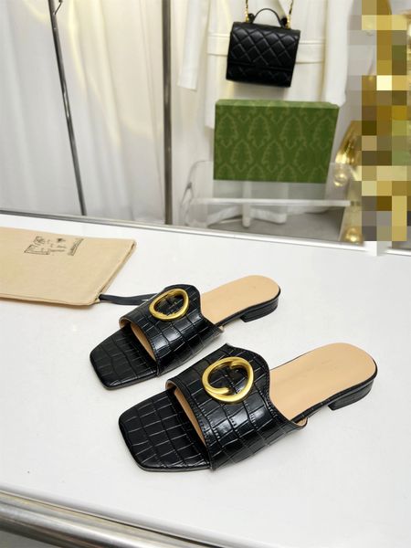 Zapatillas de verano de diseño de lujo, zapatos de mujer de fondo plano a la moda, zapatos de playa grandes informales, fiesta en casa de cuero genuino de verano, decoración clásica con hebilla de metal