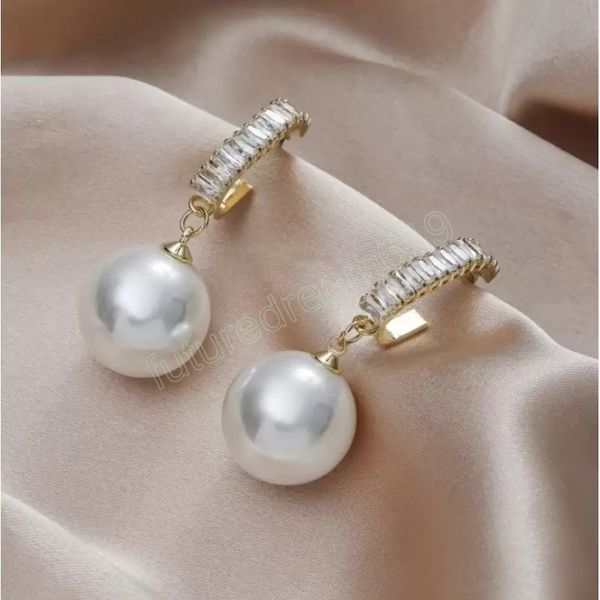 Diseño de lujo Estilo de Mujeres pendiente de perla blanca CZ Micro pavé pendientes joyería en venta