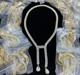 Colliers de luxe Colliers de diamants en cristal blanc pendentifs en bruile de bracelet féminin 18k plaque à or dames bijoux de créateurs bijoux dn1 -0024930911