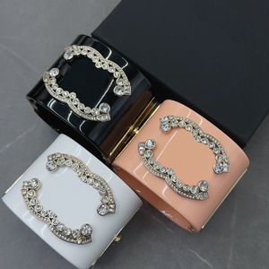 Bracelet de diamant en or 18 carats de luxe pour femme Bracelet de poignet pour femme Orange Blanc Noir Bracelets en acrylique Bracelets Marque officielle Réplique Cadeau premium