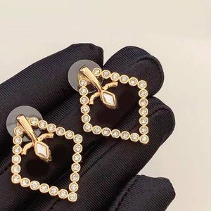 Luxe ontwerper 18K Gold Gold Compated Brand Designer Letter Stud Geometric beroemde vrouwen rond Crystal Rhinestone Pearl Earring Wedding Party Joodlry Hoge kwaliteit