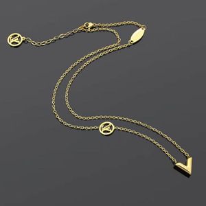 Diseñador de lujo de 18k Gold V Collar Mujeres Collares de oro de acero inoxidable de alta calidad Regalos de joyería para mujeres accesorios para hombres al por mayor