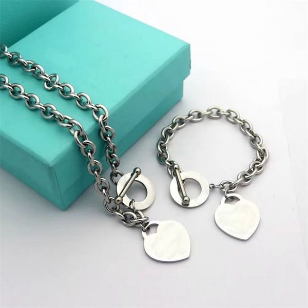 Diseñador de lujo 925 Collar de plata de amor Conjunto de pulsera Chapado en oro de 18 quilates Joyería llamativa de boda Collares pendientes de corazón Conjuntos de brazaletes 2 en 1 Regalo de joyería para mujer