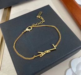 Designer de luxe Alphabet bracelet pour femmes filles Fillet chaîne bracelet à la mode or argent Fillet chaîne bijoux tempérament élégant polyvalent haut de gamme