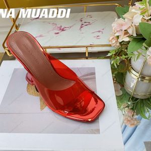 Luxe ontwerper Amina Muaddi Sandals Nieuwe Clear Begum Glass PVC Crystal Transparante Slingback Sandaal Hielpompen Naima verfraaide rode muildieren Slippers Schoenen