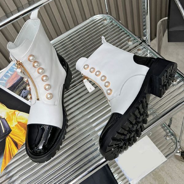 Botas de tobillo de diseñador de lujo Otoño Tacón grueso Mujer Color clásico Hebilla de metal Agua Diamante Perla Martin Bota Cremallera Apertura Botines para mujer