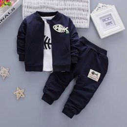 Luxus Designer Baby Jungen Kleidung Cartoon Fisch Strickjacke Mantel + T-shirt + Hosen Säugling Kleidung Outfits Kinder Bebes Jogging Anzüge g1023