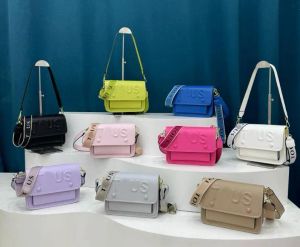 Bolso de diseñador de lujo Clásico Últimas mujeres Bolsos de hombro Bolso PU Carta para mujer Bolsos cruzados