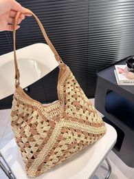 Sac de créateur de luxe MM Sac fourre-tout tissé Classique Sac de paille de style vacances d'été Sac fourre-tout patchwork bicolore forme de pétale creux grande capacité sac sous les bras