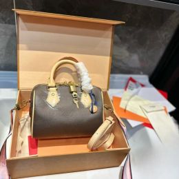 Bolso de diseñador de lujo Bolsos de mano Bolso de cuero genuino Vitage Bolso cruzado de grado superior Mini cuero de vaca suave Bolso de edición limitada para mujer Bolsos de bola de masa Marrón dorado