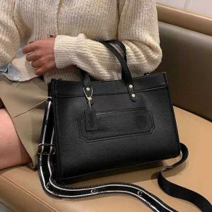 Bolsos de diseñador de lujo Bolso Bolso de hombro Bolso de mano Bolso de mano de la familia C coreana Conjunto de comercio exterior Popular Hombro de moda cruzado para mujeres Venta directa de fábrica 03