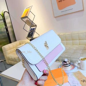 Luxe designertassen Handtassen Schoudertas Crossbody Tas Tote 2023 Nieuwe damesmode Getextureerd leer Gouden sjerp Multifunctionele enveloptas Fabriek directe verkoop