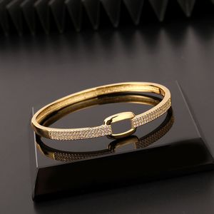 Luxe designer Bangles sieraden koper Micro -inset zirkoon volledige diamant ornamenten 18k goudplaten geometrische armbanden damesarmbanden hot sellers